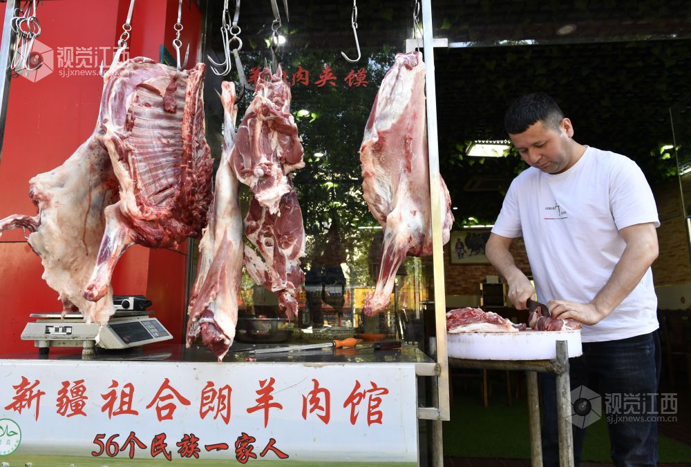 一个新疆青年在南昌10年：从摆地摊到开6家店 还积极参与公益事业