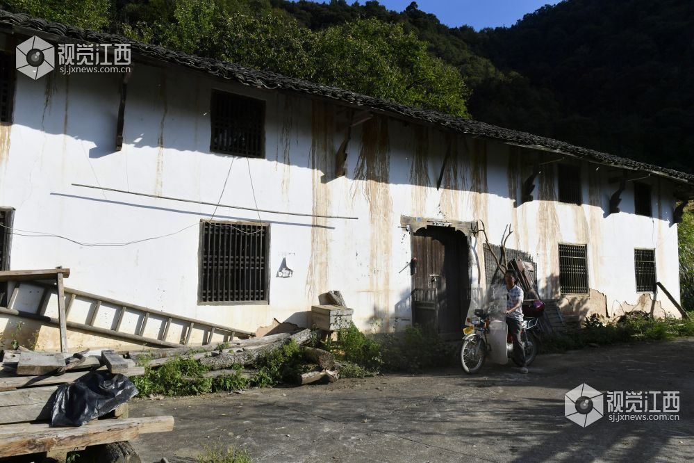 搬出大山  “光棍村”脱贫记