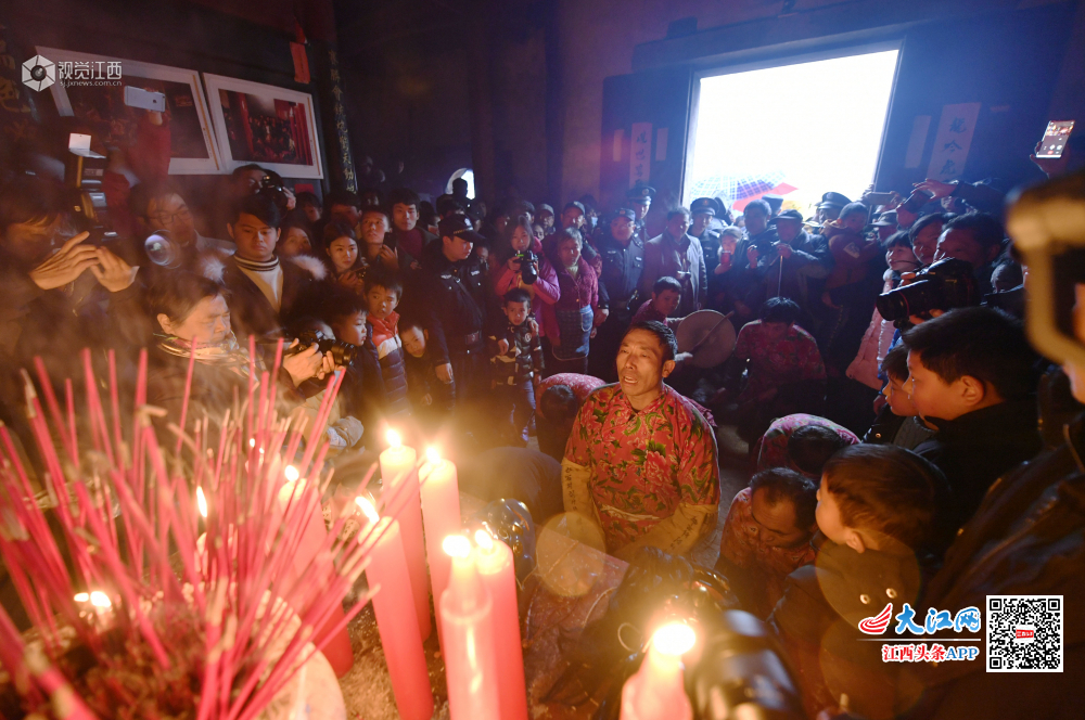 江西南丰：“搜傩圆傩”之夜  百余傩班献上传统表演