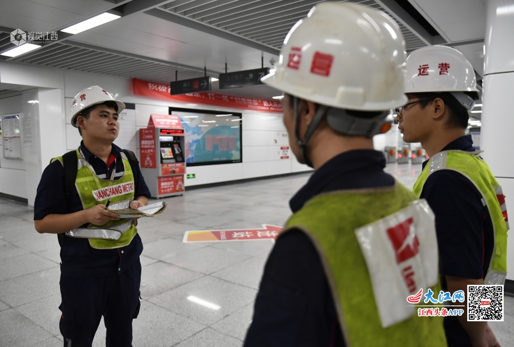 地铁探伤工 “黑白颠倒”中把脉每一段钢轨