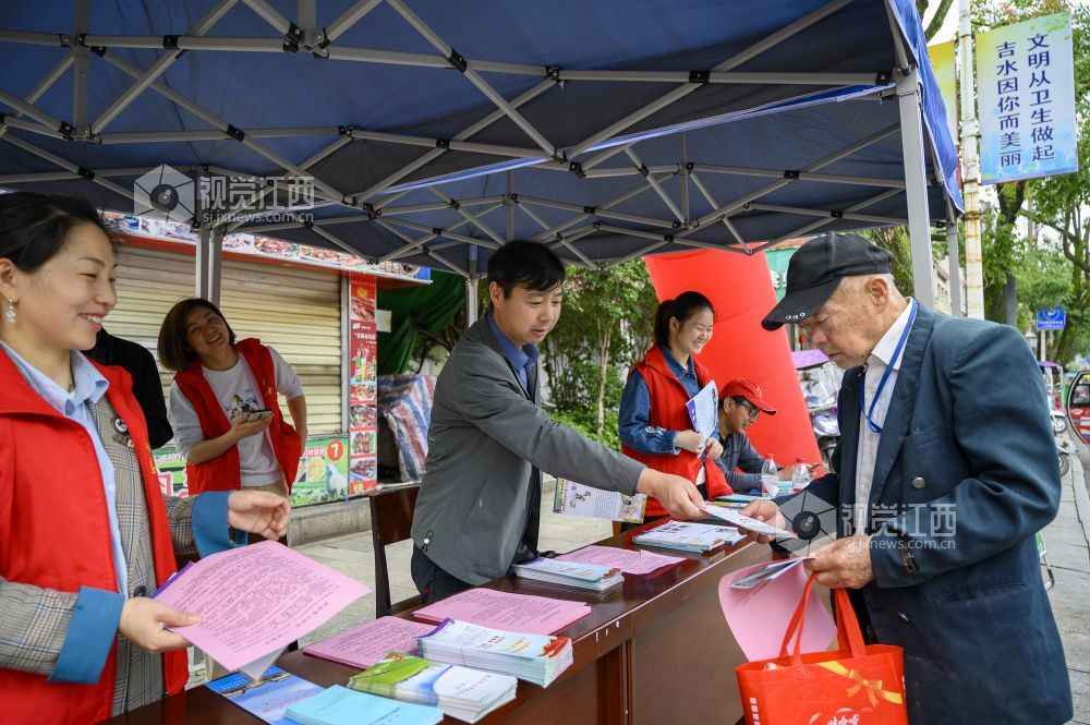 4.22世界地球日，宣传保护地球。