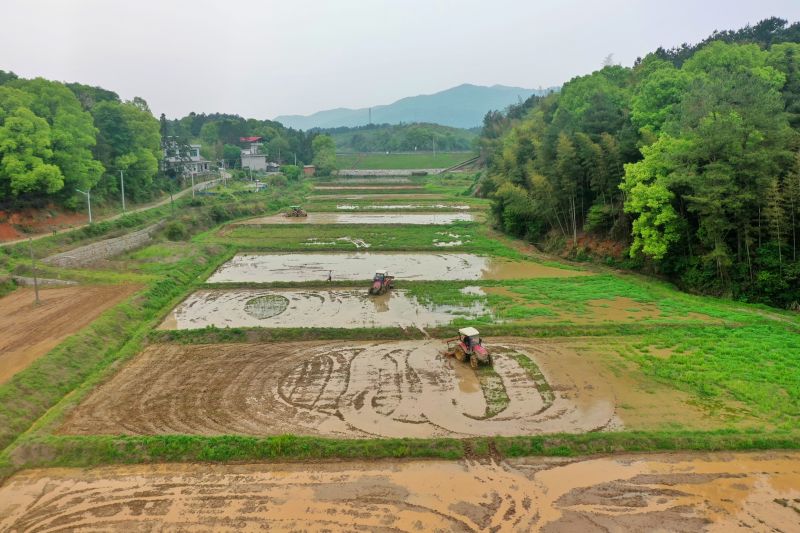 江西芦溪：春耕时节农事忙