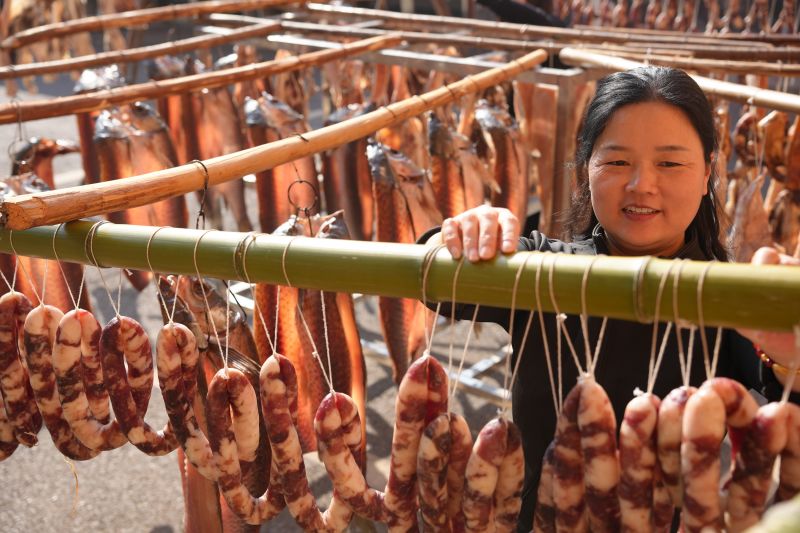 江西上高：腊肉飘香迎新年