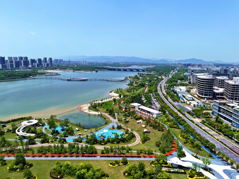 赣江新区：滨江公园景如画