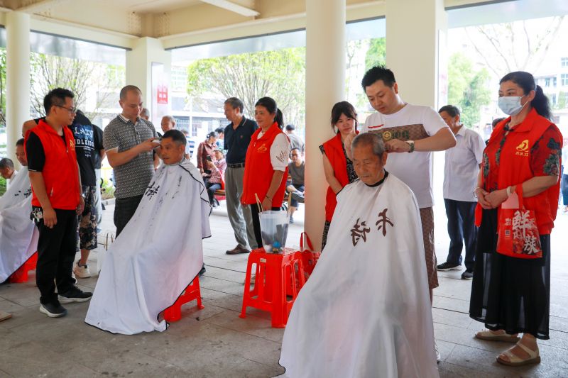 江西吉水：便民志愿服务暖民心