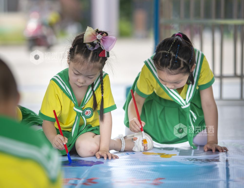 2022年6月15日，江西省新余市分宜县洋江中心幼儿园在全国节能宣传周，通过幼儿绘画、儿歌、垃圾分类等形式开展“绿色低碳  节能先行”为主题的宣传活动?；炝己玫慕谀芗跖欧瘴Ш托吞蓟繁５睦砟?。